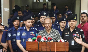 অবৈধ অস্ত্র উদ্ধার নিয়ে স্বরাষ্ট্র উপদেষ্টার সাফ কথা