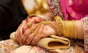 আজ যে দামে বিক্রি হচ্ছে স্বর্ণ