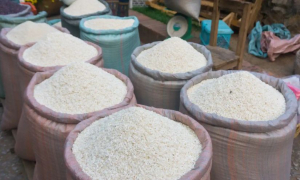 বাংলাদেশের ঘোষণায় কেন ভারতে বাড়ছে চালের দাম?