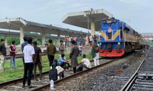 সরকার বরাদ্দ ট্রেন নিয়ে কেন বিক্ষোভ? 