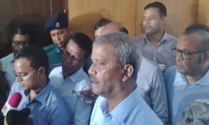 সেনাপ্রধানকে নিয়ে মুখ খুললেন আইন উপদেষ্টা