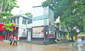 নিরাপত্তার চাদরে ঢাকা বিশ্ববিদ্যালয়
