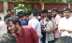 অভিযোগকারীকে ‘মবস্টার’ বলে তাড়িয়ে দেওয়ার অভিযোগ