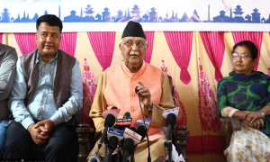 প্রকাশ্যে ক্ষমতাচ্যুত প্রধানমন্ত্রী