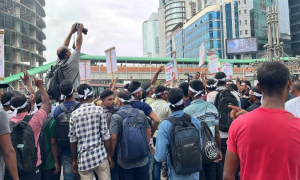 মালয়েশিয়া গমনেচ্ছুদের বিক্ষোভ