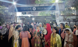 ছাত্রদলের বিরুদ্ধে কেন বিক্ষোভ করছে রাবি ছাত্রীরা?