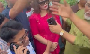 তোপের মুখে ডা. সাবরিনা