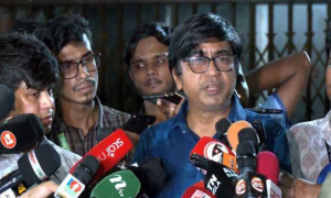 নির্বাচন কমিশনারের পদত্যাগ, আলোচনা তুঙ্গে
