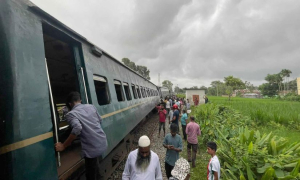 উত্তরবঙ্গের সঙ্গে রেল যোগাযোগ বন্ধ