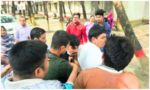 এবার শিক্ষকদের সঙ্গে বিরোধে জড়াল ঢাকা কলেজ