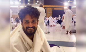 মক্কায় গিয়ে আবেগাপ্লুত ফারহান