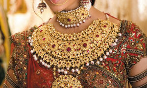 নতুন রেকর্ড গড়া দামে স্বর্ণ