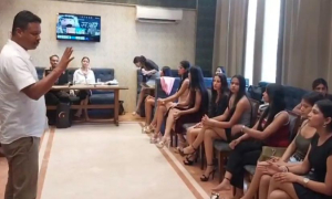 সুন্দরী প্রতিযোগিতায় গিয়ে হুমকি!