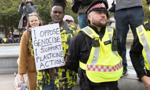 ফিলিস্তিনপন্থীদের কেন গ্রেপ্তার করছে যুক্তরাজ্য?