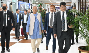 দেশের পথে প্রধান উপদেষ্টা