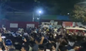 শাহবাগে ছাত্রদল-শিবিরের ধাওয়া-পাল্টাধাওয়া