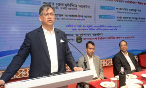 সরকারি কর্মকর্তাদের রাজনীতি থেকে দূরে থাকার আহ্বান স্বরাষ্ট্রমন্ত্রীর