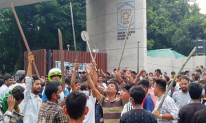 বেরোবিতে দেশীয় অস্ত্রের মহড়া