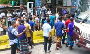 গ্যাস না পেয়ে সড়ক অবরোধ