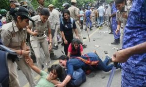 ফের উত্তাল দিল্লি