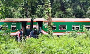 ৬ বগি বিচ্ছিন্ন, সিলেটের সঙ্গে রেল যোগাযোগ বন্ধ