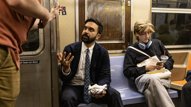 ইতিহাসের কতদূরে দাঁড়িয়ে  মামদানি?