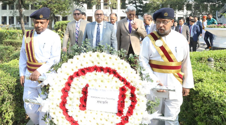 ৭ই মার্চ উপলক্ষে প্রধান বিচারপতি শ্রদ্ধা নিবেদন