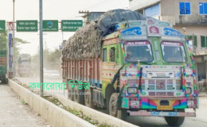 ফল আমদানি বাড়ছে ভোমরা স্থলবন্দরে