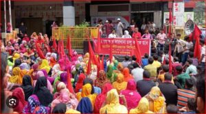 শ্রমভবনে চারদিন ধরে ড্যানিস নিটওয়্যারের গার্মেন্স শ্রমিকদের অবস্থান