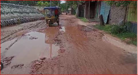 খুঁটির জন্য আটকে আছে ৩২ কোটি টাকার কাজ