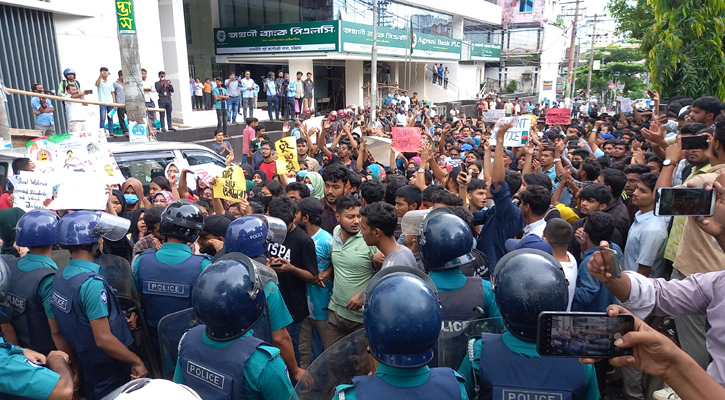 চট্টগ্রামে আইনজীবীরাও যোগ দিলেন ‘মার্চ ফর জাস্টিস’ কর্মসূচিতে