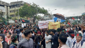 শিক্ষার্থীদের দখলে ঢাকা, গুরুত্বপূর্ণ সব সড়ক বন্ধ