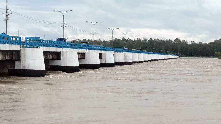 বিপৎসীমার ওপরে তিস্তার পানি, আতঙ্কে নদী পাড়ের মানুষ