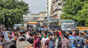 নীলক্ষেত-সায়েন্সল্যাব মোড়ে ৭ কলেজের ছাত্রদের অবস্থান, তীব্র যানজট